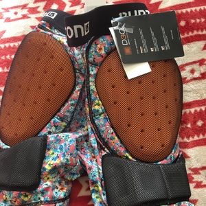 Youth M Burton padded shorts